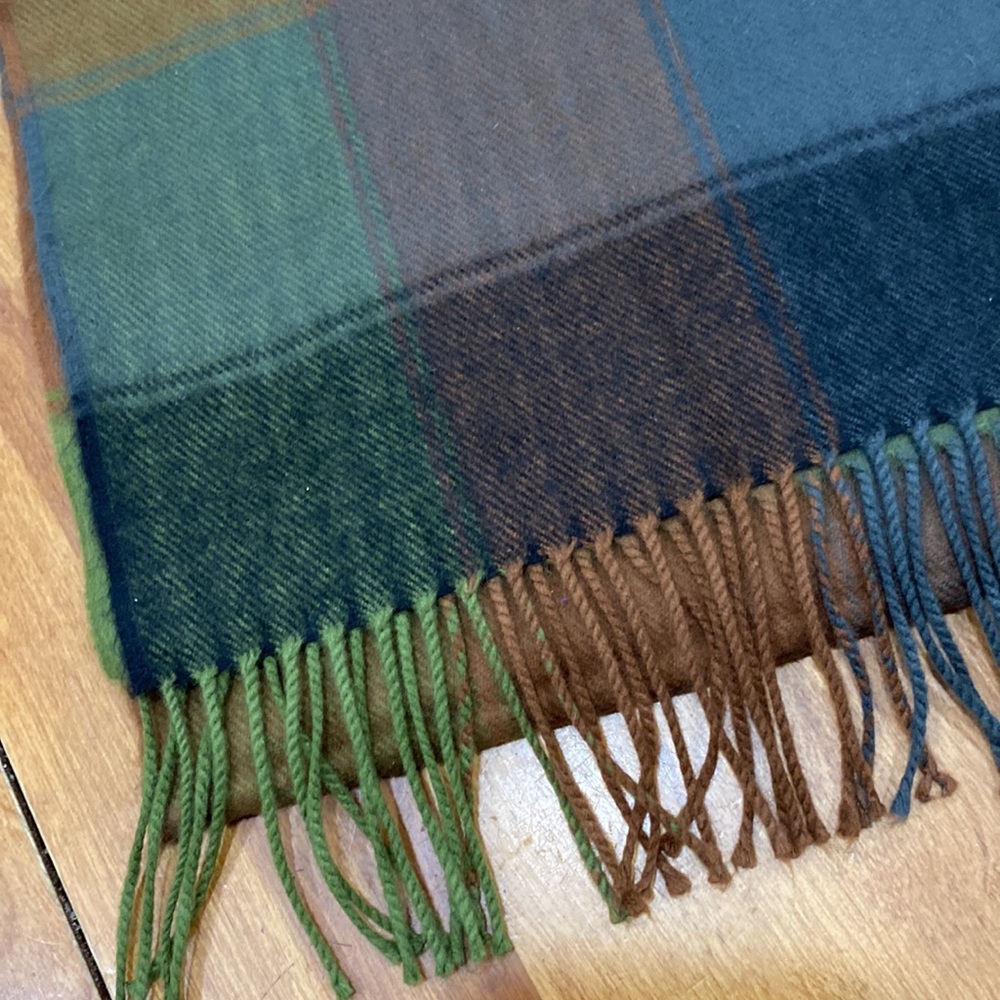 NWOT.  Set of 3, plaid scarves. - Picture 4 of 12